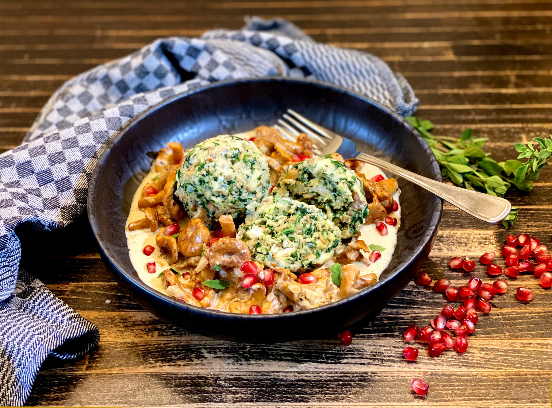 Spinatknoedel-mit-Pfifferlingen